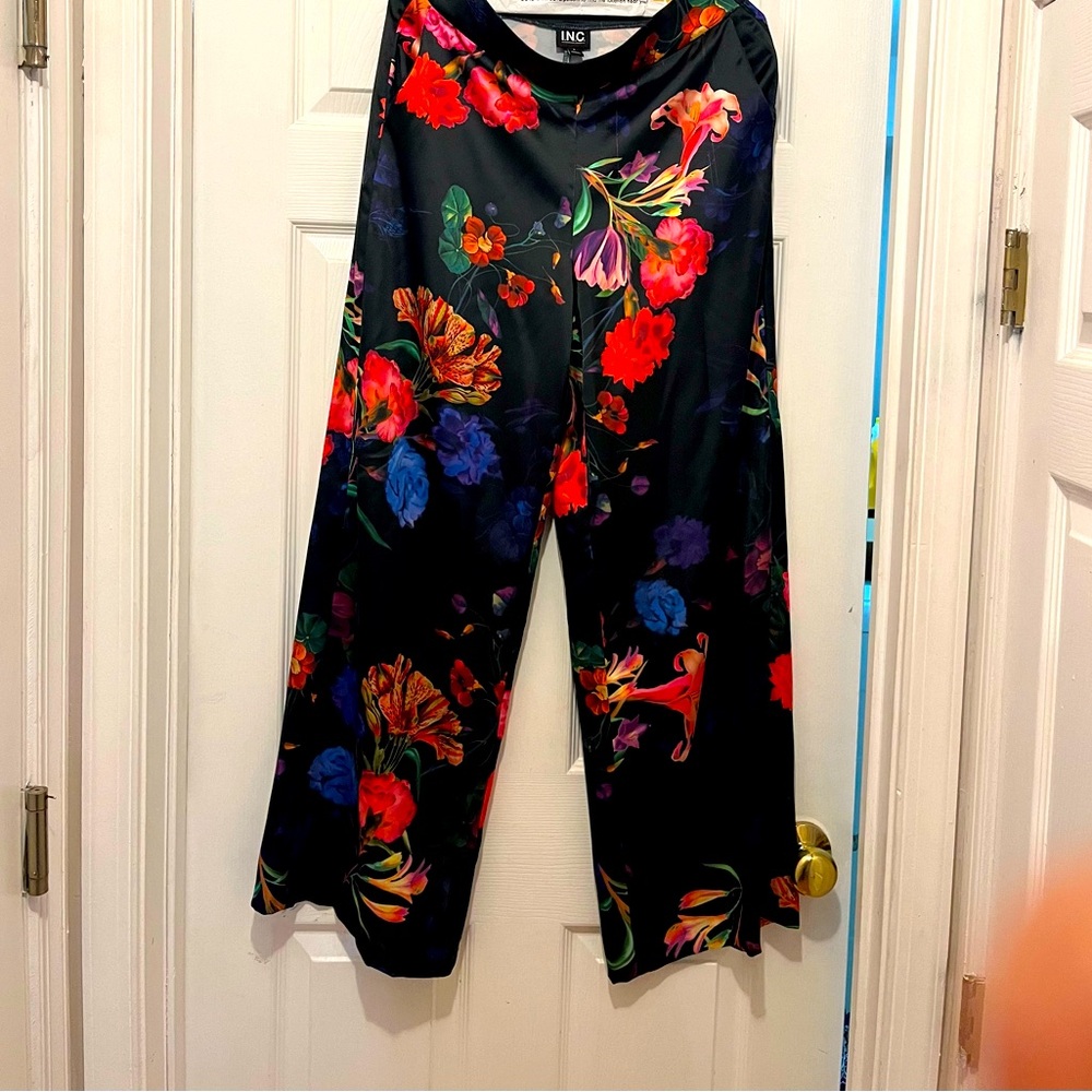 Wide leg multi color pants size small (Macys)